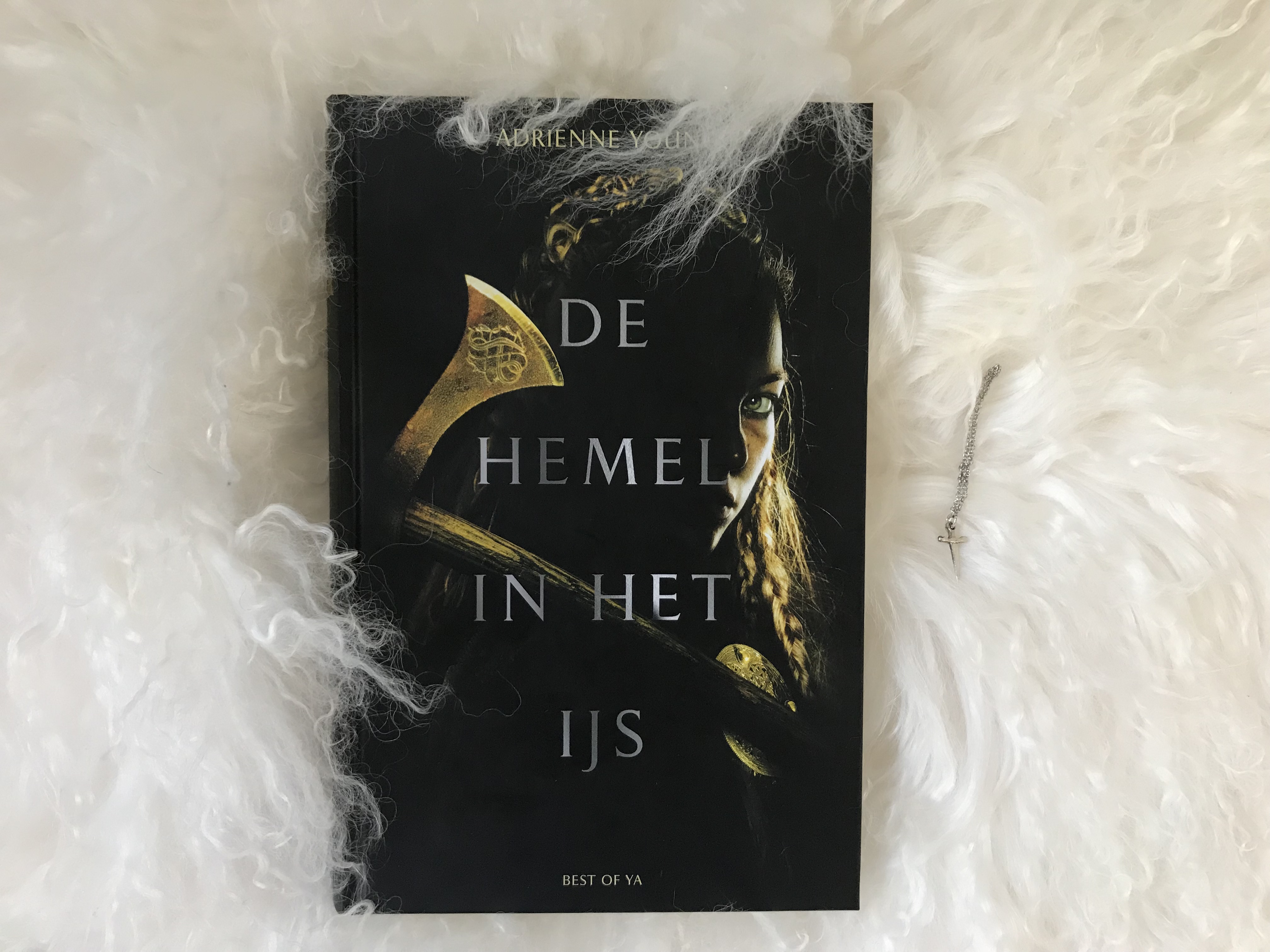 Recensie: De hemel in het ijs – Adrienne Young